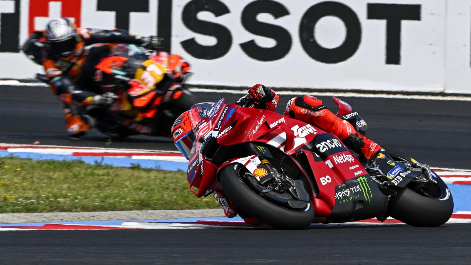 Startā krīt 'MotoGP' sezonas līderi, Marks Markess izcīna vēsturisku 100. uzvaru : F1LV Blogs
