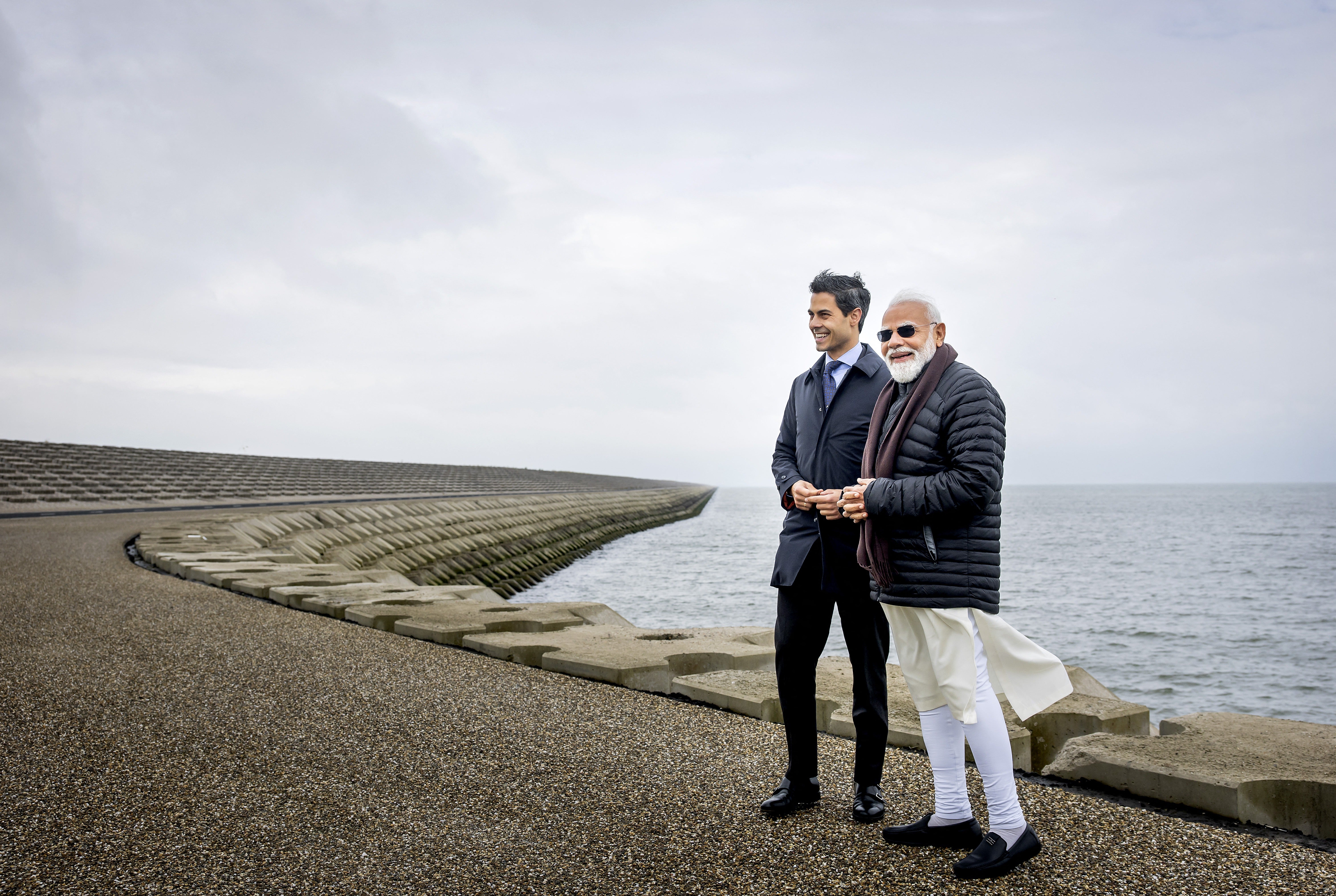 Rob Jetten and Narendra Modi visit the dam Afsluitdijk in Den Oever