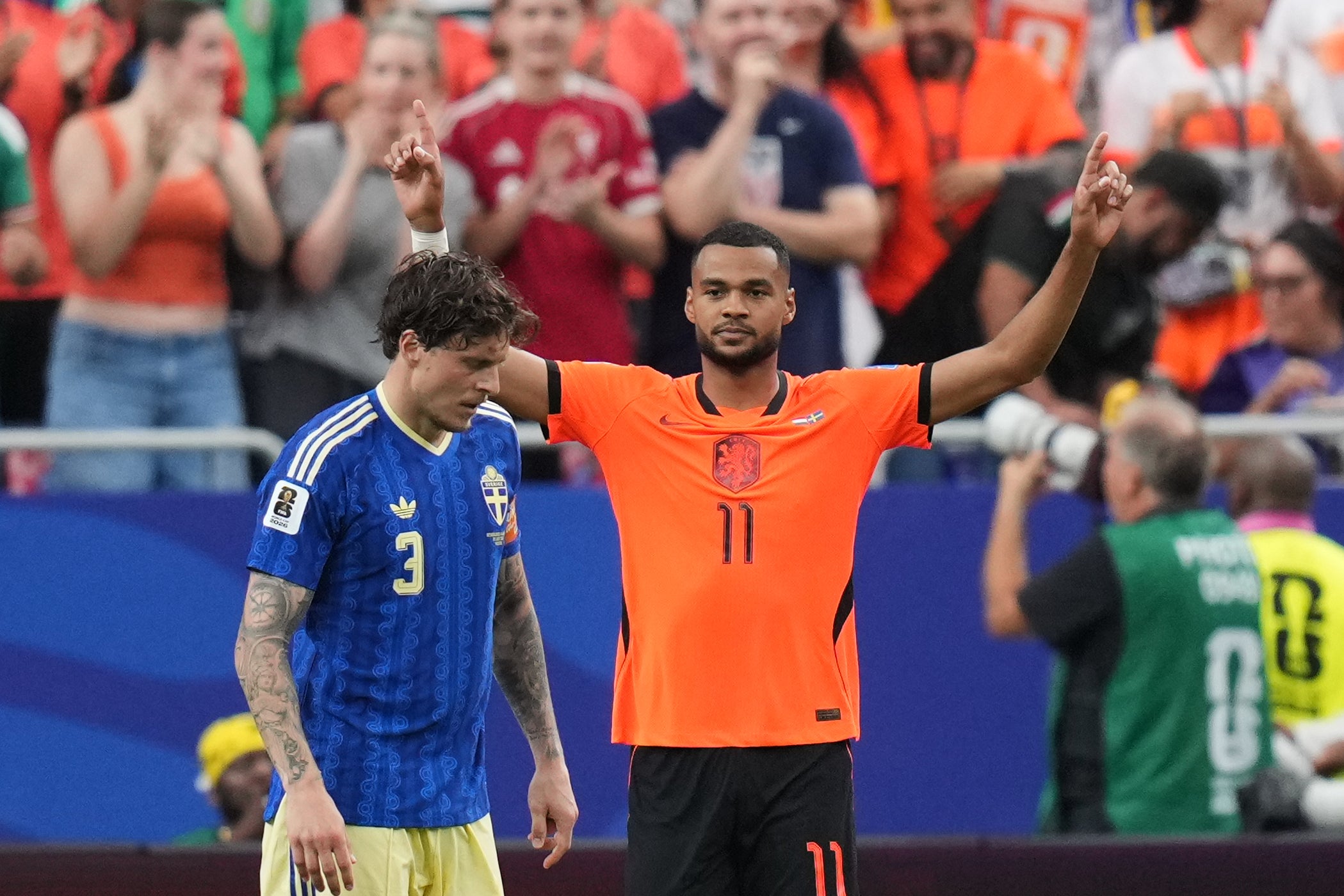 Cody Gakpo celebrates after scoring the fourth Dutch goal