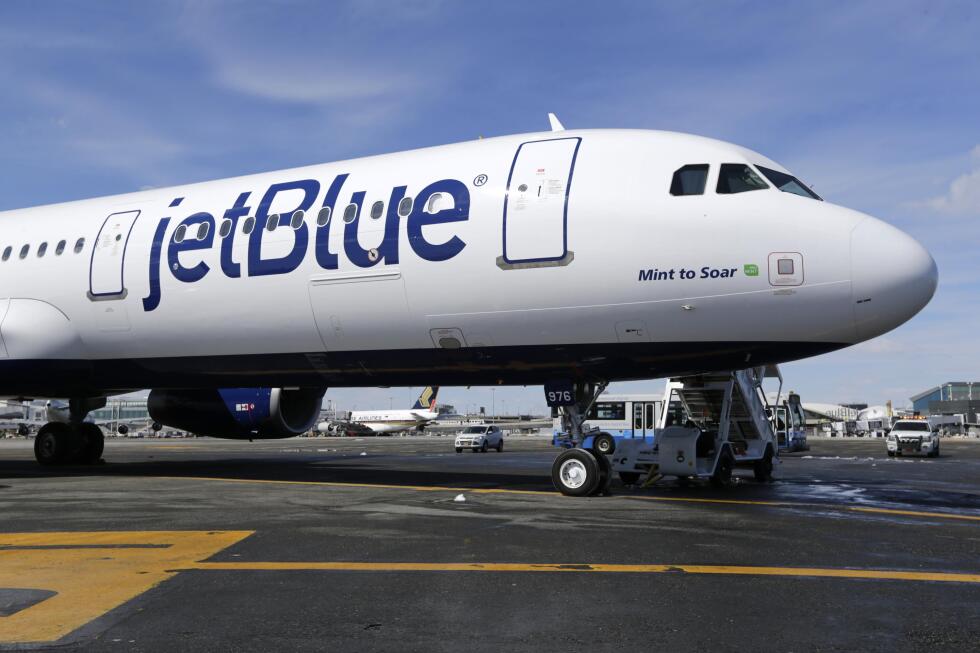 JetBlue flights briefly grounded after a sudden system outage