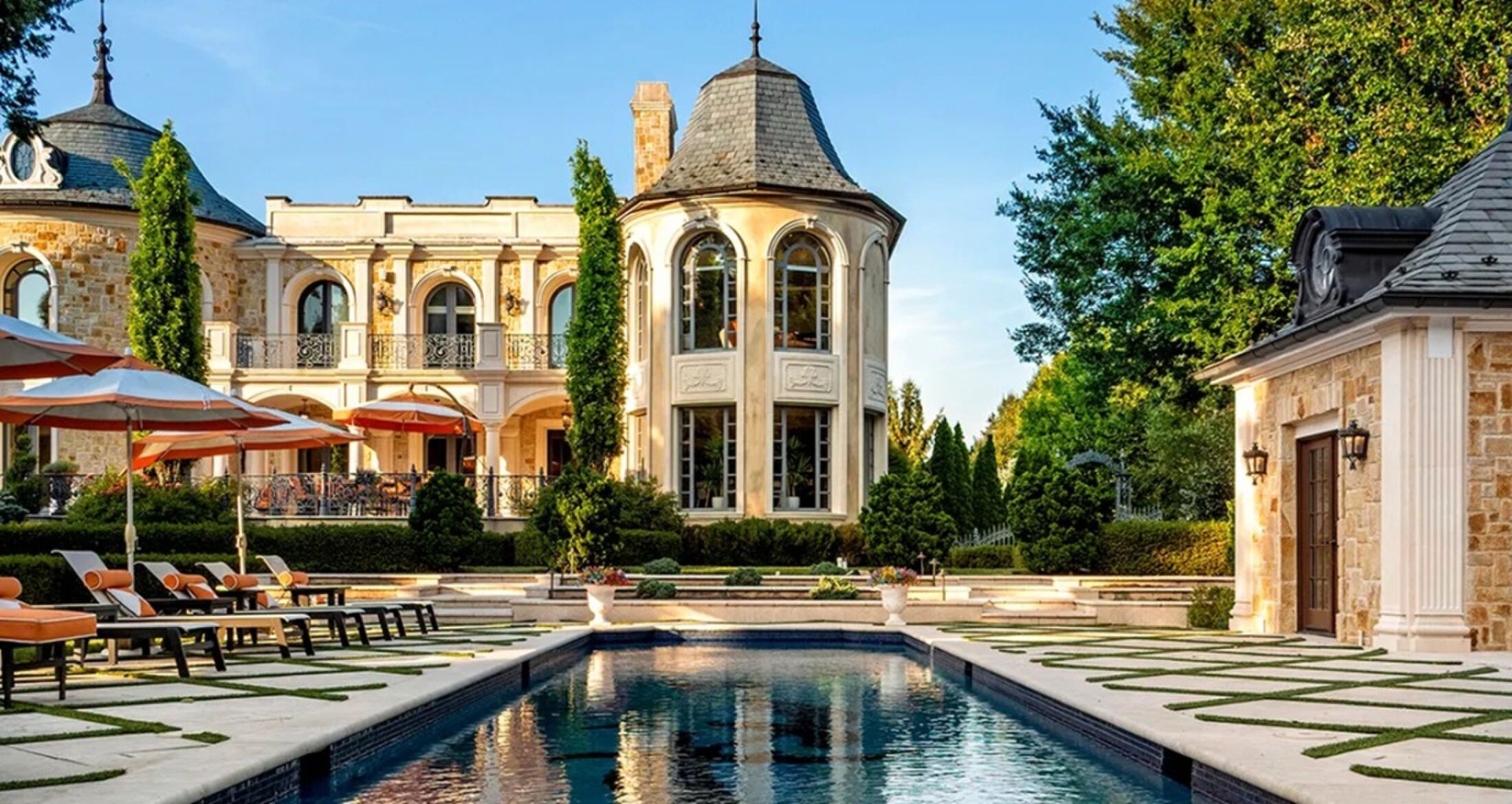 De achtertuin van de villa in New Jersey.