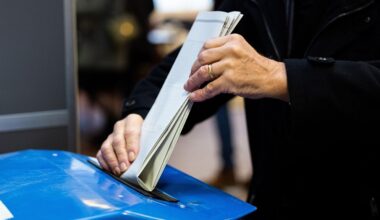 Marokkaanse Nederlanders blijven weg bij stembus, campagne moet dat veranderen