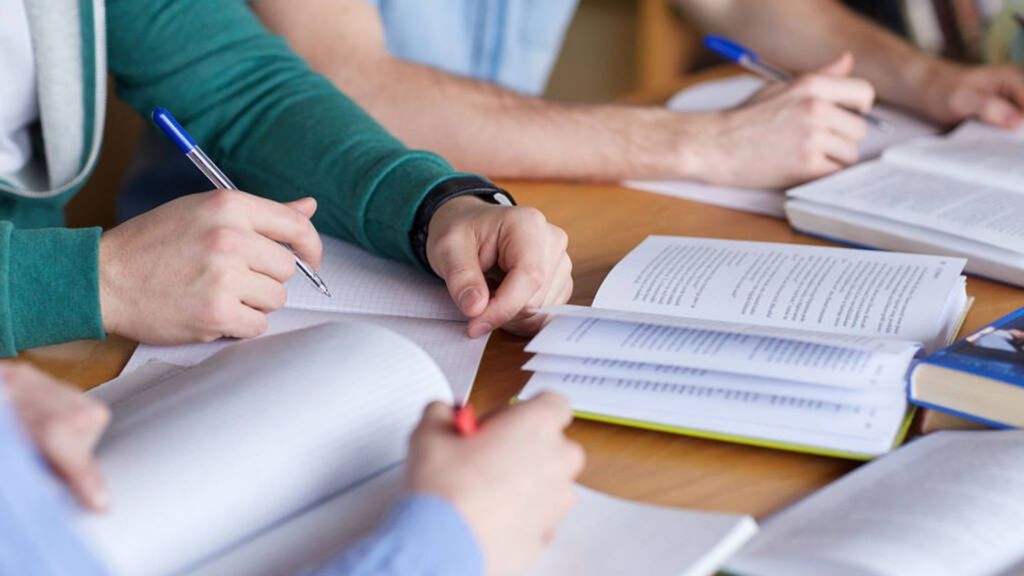 Miljoenen schoolboeken jaarlijks in de kliko, druk op uitgevers neemt toe
