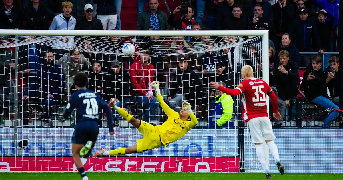 LEES TERUG: Feyenoord geeft zege weg, Meerdink benut strafschop in slotseconde (3-3)