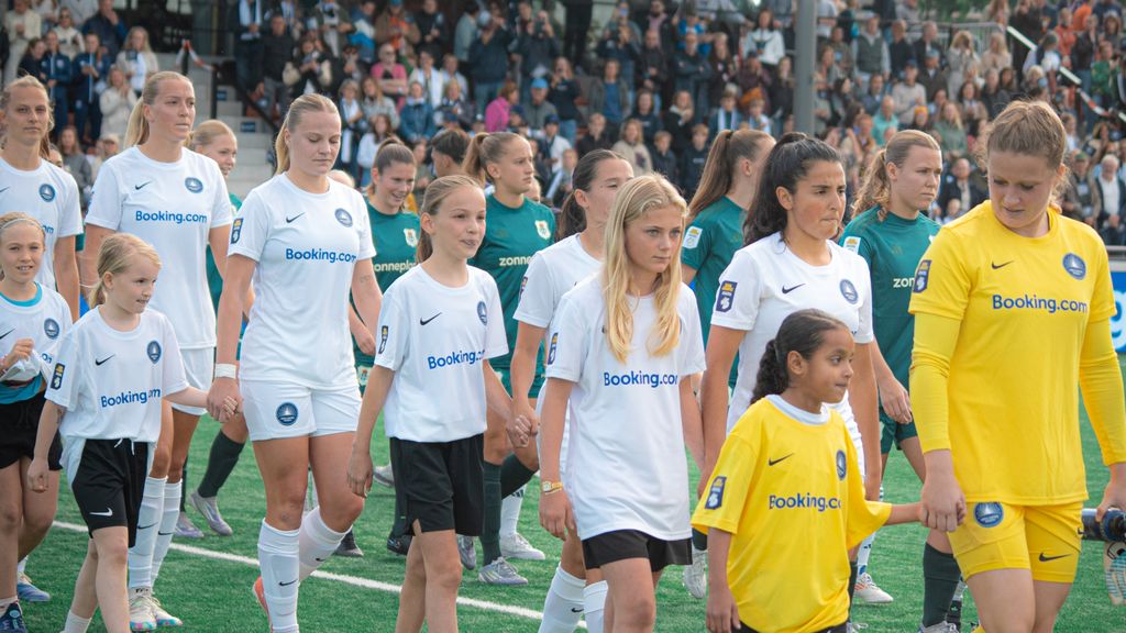 Hera rolt blauwe loper uit in historisch eerste thuisduel: 'Gaat de boeken in'