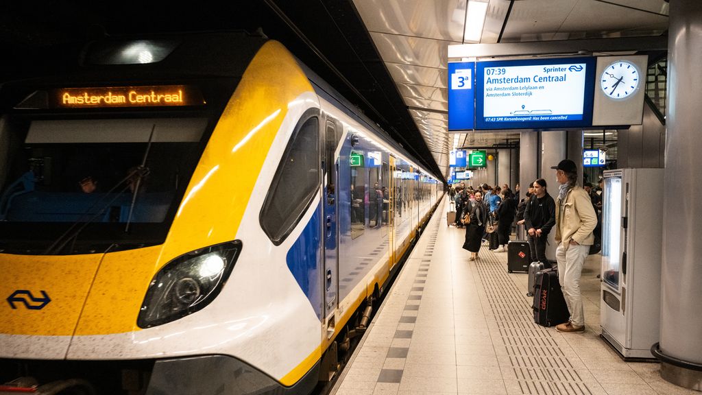 NS-schermen op stations vanaf oktober in donkere modus