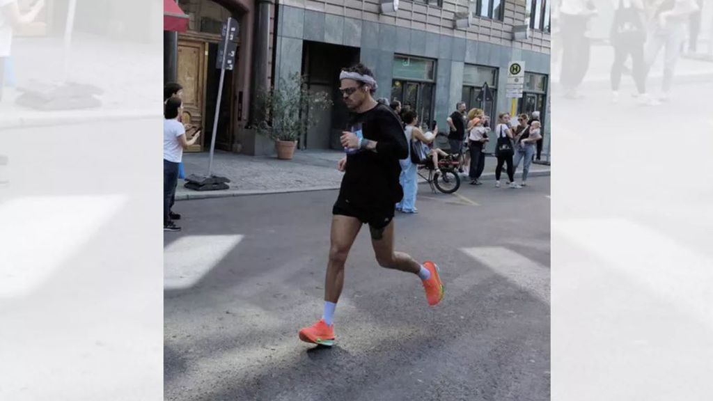 Harry Styles rent marathon van Berlijn