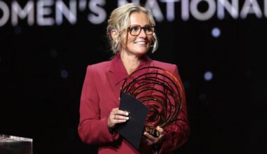 Wiegman wint prestigieuze prijs op Ballon d'Or-gala voor beste coach in vrouwenvoetbal