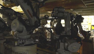 China's mensloze fabrieken • Palestijnse staat erkennen? • Oermoeder van de Dolle Mina's