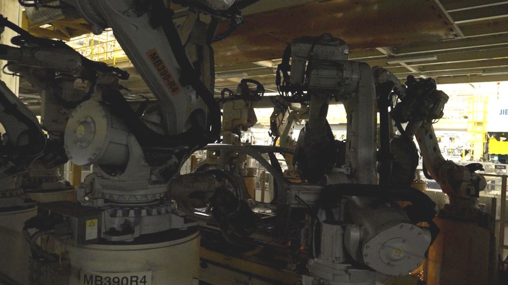 China's mensloze fabrieken • Palestijnse staat erkennen? • Oermoeder van de Dolle Mina's