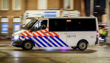 politie grijpt in bij azc-bijeenkomst Noordwijk