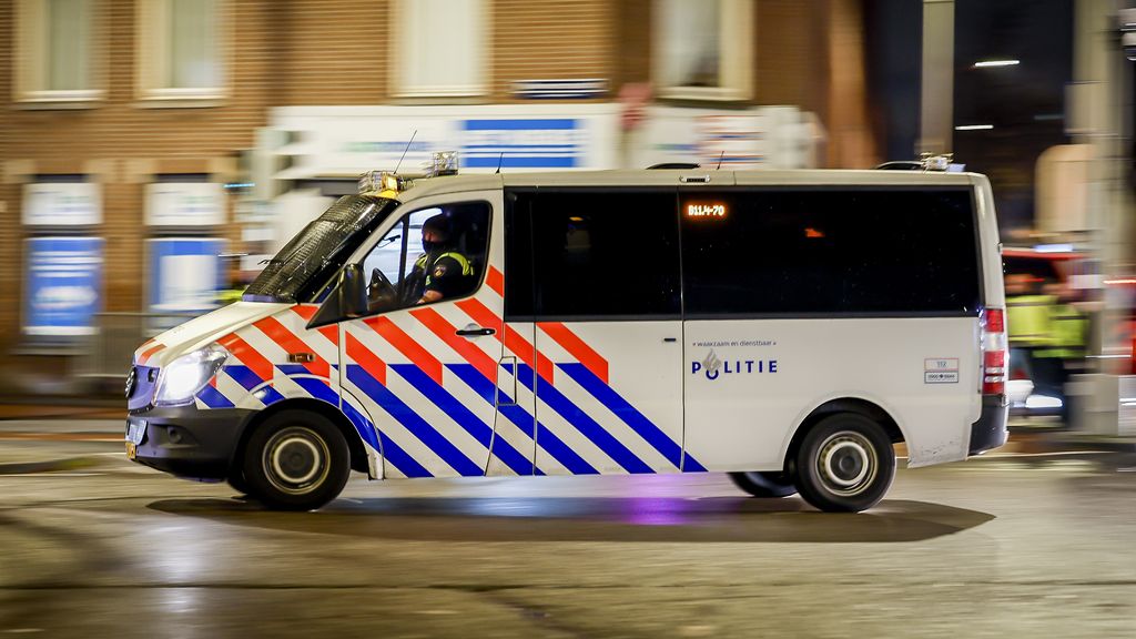politie grijpt in bij azc-bijeenkomst Noordwijk