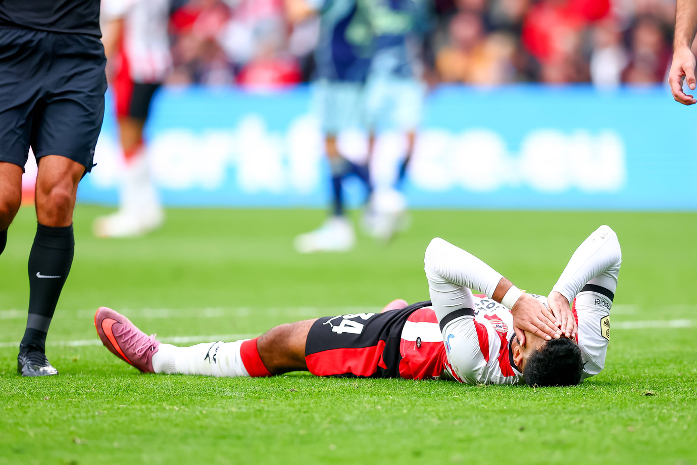 Ismael Saibari baalt na zijn misser tegen Ajax