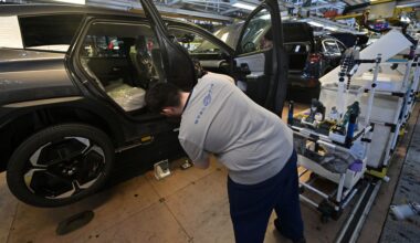 Autogigant Stellantis schort productie Fiat en Opel op, vraag valt tegen