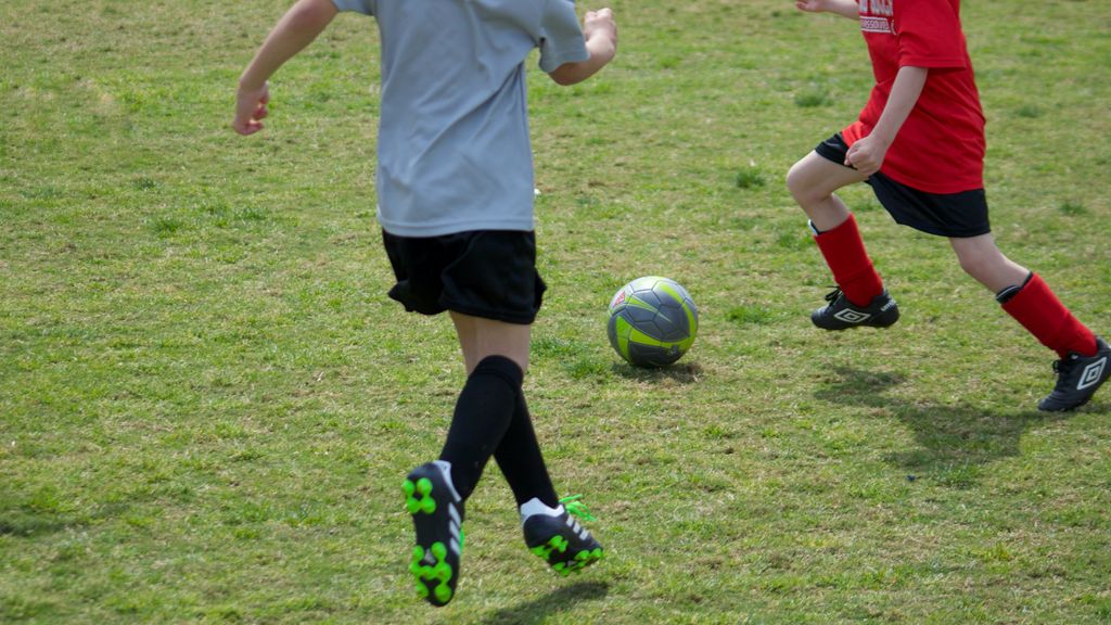 Italiaanse kinderen krijgen boete voor voetballen op pleintje