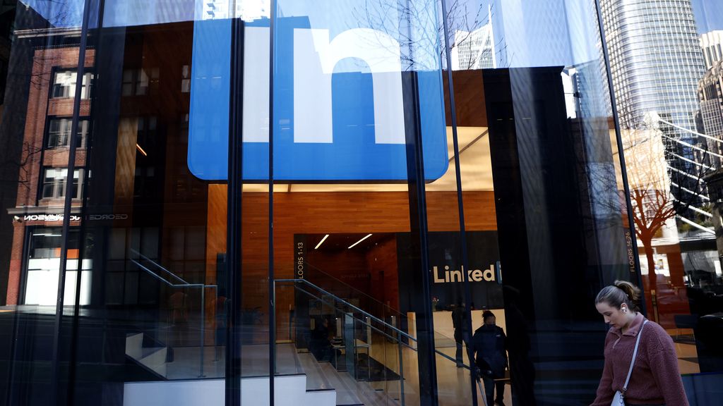 Toezichthouder roept op om LinkedIn-profiel niet te laten gebruiken voor AI