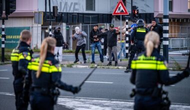 Burgemeester wil 'gerichte aanpak tegen raddraaiers' na rellen Hoofddorp