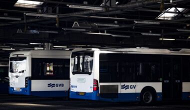 Politie legt busverkeer Amsterdam-Noord deels stil om gebrekkige vergunningen