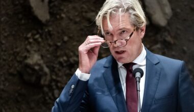 Kabinet aan het woord in rellendebat • BBB-voorstel voor asielstop wekt woede oppositie