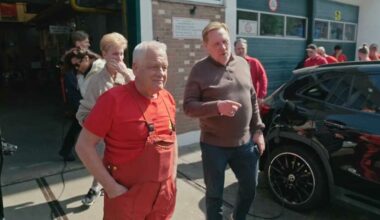 Oos geeft werknemer Frans een nieuwe auto