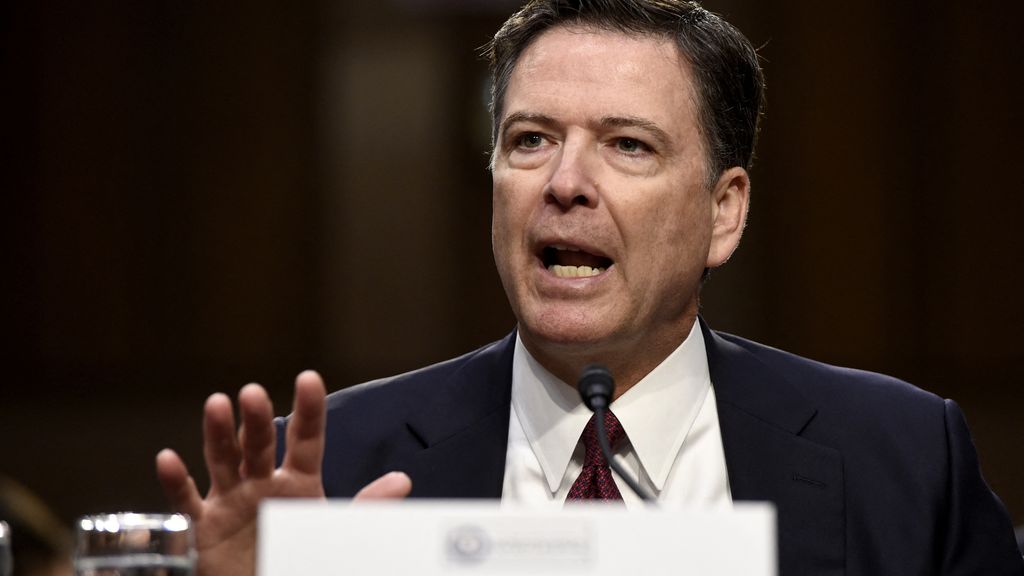 Voormalig FBI-directeur Comey strafrechtelijk vervolgd na druk vanuit Trump