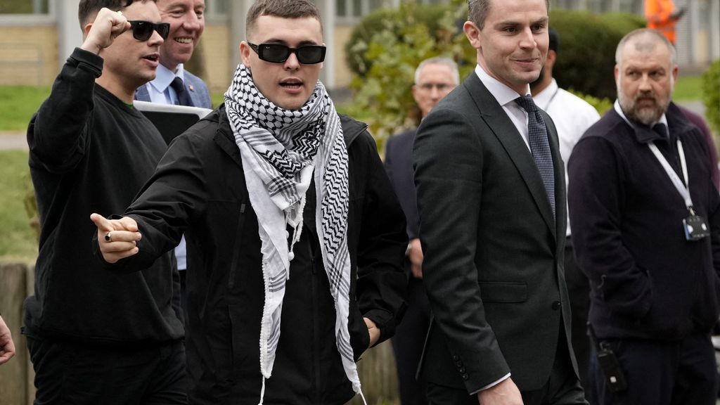 Noord-Ierse rapper Kneecap niet vervolgd voor tonen Hezbollah-vlag