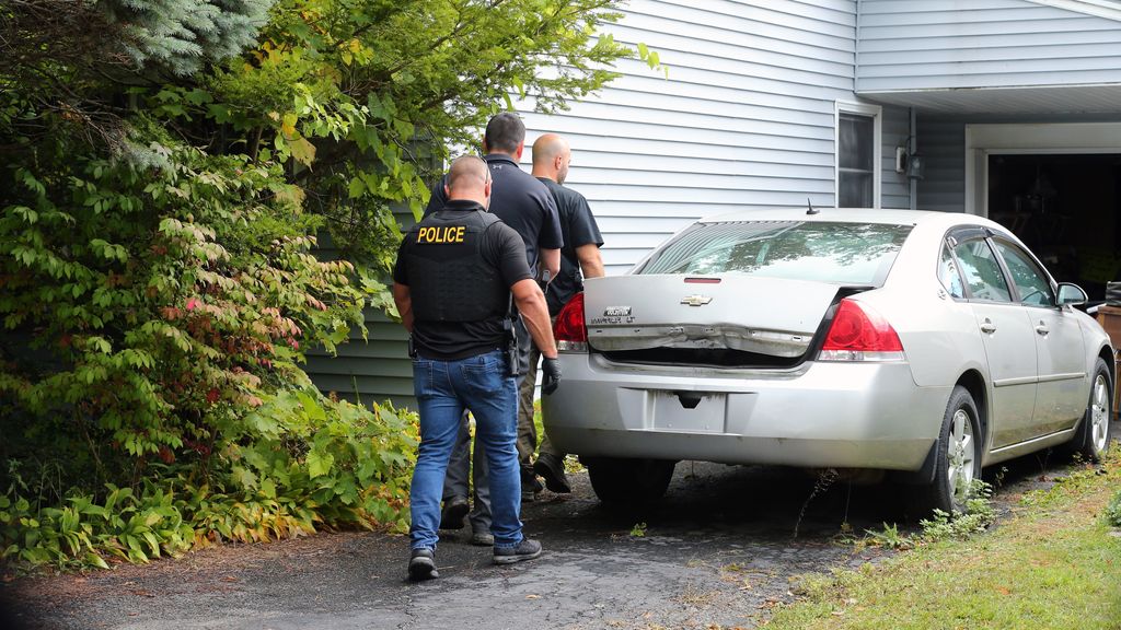 Man bekent moord op ouders in tv-interview, wordt gearresteerd