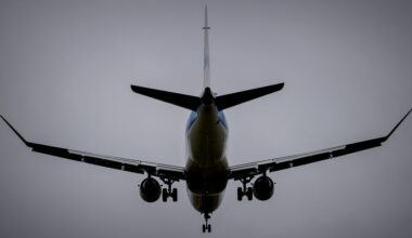 Melding van drone bij Schiphol, Polderbaan drie kwartier dicht