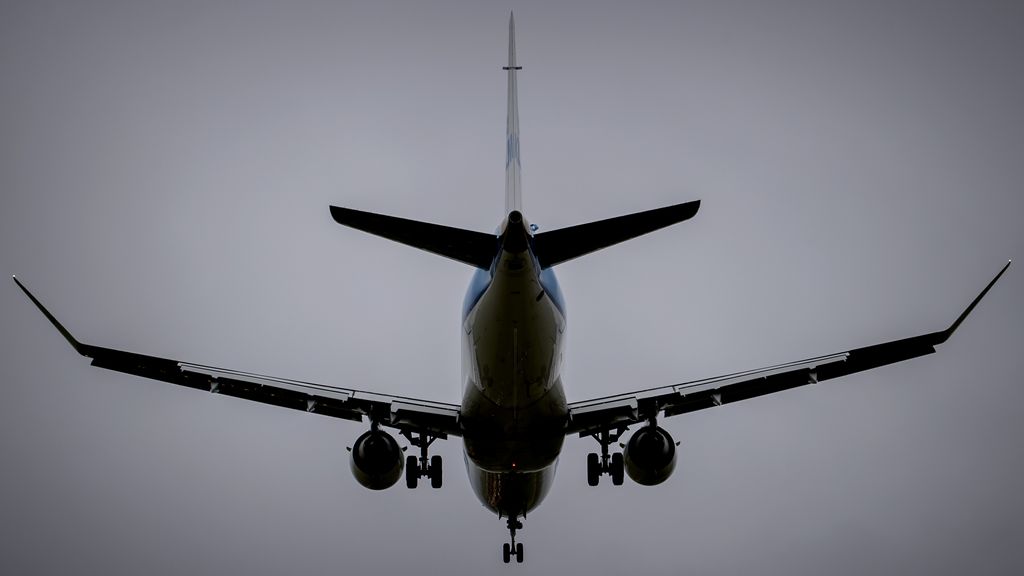 Melding van drone bij Schiphol, Polderbaan drie kwartier dicht