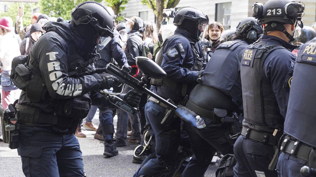 Trump kondigt inzet militairen in stad Portland aan