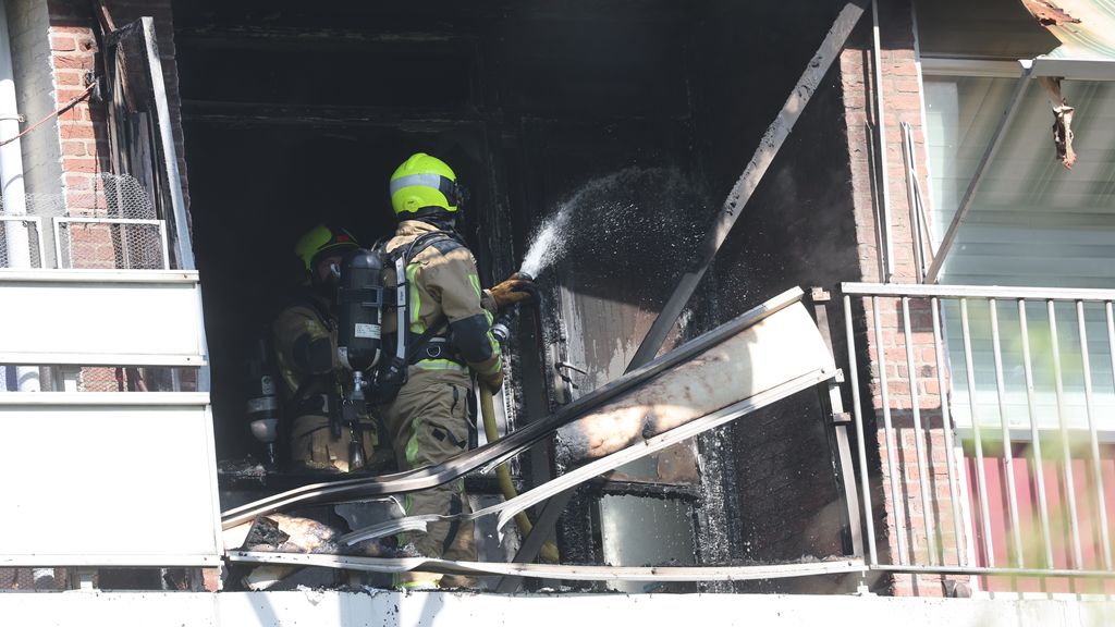 Explosie in flatgebouw Rijswijk, deel van de gevel ligt eruit