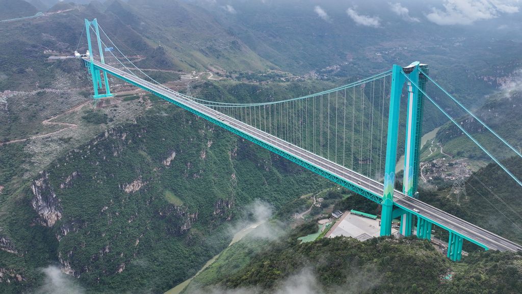 Hoogste brug ter wereld geopend in China