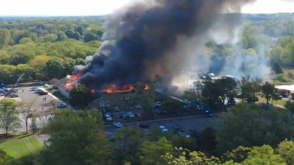 Vijf doden bij schietpartij in kerk VS, kerkgebouw in brand