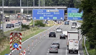 Bizar: Lichaam hangt achter verkeersbord snelweg Brussel, politie doet onderzoek