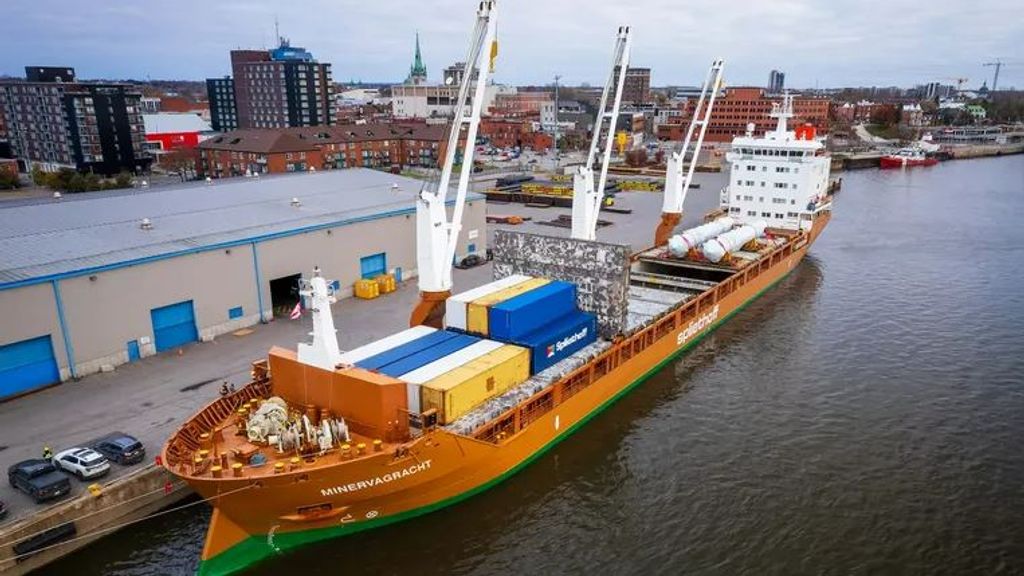 Aangevallen Nederlands vrachtschip nog in brand op zee bij Jemen