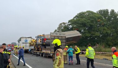 Dode bij ongeval met vier vrachtwagens op A73 bij Belfeld