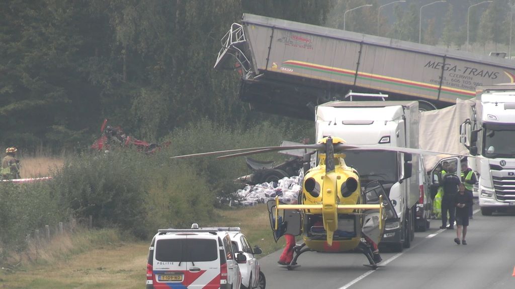 A73 bij Belfeld blijft tot morgen dicht na dodelijk ongeluk
