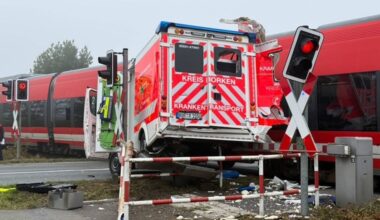 Duitse patiënt (88) in ambulance overlijdt bij botsing met trein