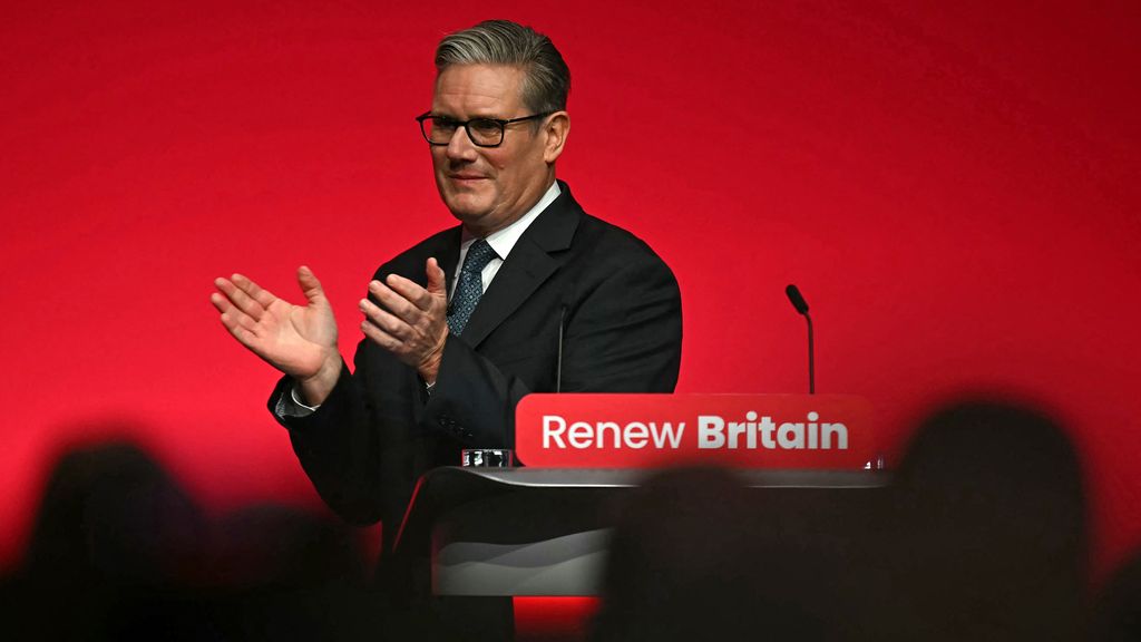 Britse premier Starmer gaat in speech gevecht aan met Farage