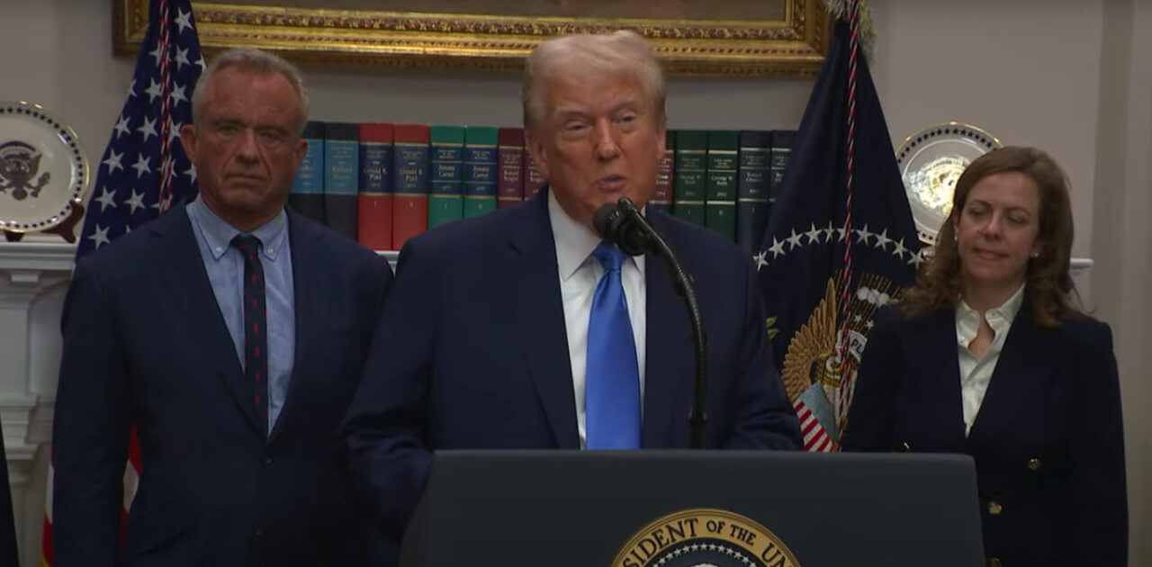 Trump dag 246: Trump bereidt Presidential Walk of Fame voor, Miller kopieert Goebbels, Kimmel terug, ministerie negeert verbod op gezichtsmaskers, financiële steun Argentinië, Trump noemt zonder bewijs paracetamol onveilig, adviseert over BMR-vaccin wegens 'persoonlijke overtuiging' bestempelt Antifa als terreurorganisatie