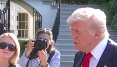 Trump dag 251: Trump stuurt federale troepen naar 'war ravaged' Portland, stelt dat honderden FBI-agenten hielpen bij Capitoolbestorming, Justitie gaat ICE-faciliteiten extra beschermen, Democraten verliezen kiezersregistraties, Stephen King meest verboden auteur in VS