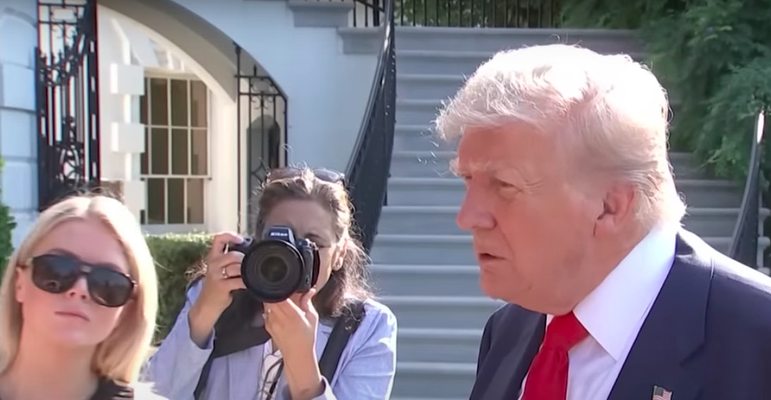 Trump dag 251: Trump stuurt federale troepen naar 'war ravaged' Portland, stelt dat honderden FBI-agenten hielpen bij Capitoolbestorming, Justitie gaat ICE-faciliteiten extra beschermen, Democraten verliezen kiezersregistraties, Stephen King meest verboden auteur in VS