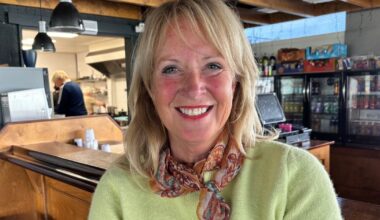 Martine leerde dementie kennen door haar man (53): “Tom had zijn trui verkeerd aan”