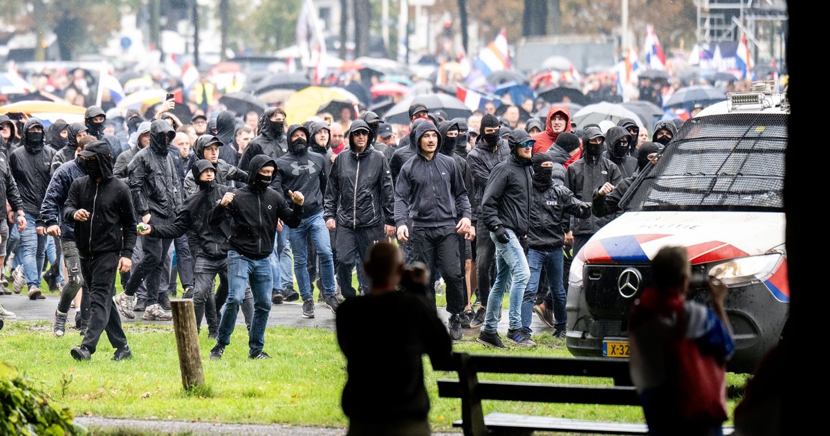 Een protest in Den Haag tegen immigratie liep afgelopen zaterdag uit in rellen