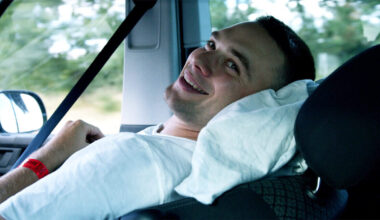 ‘De vier seizoenen van Brihang’: hoe zelfs een boerenjaar kan vervelen ★★☆☆☆ - De Standaard