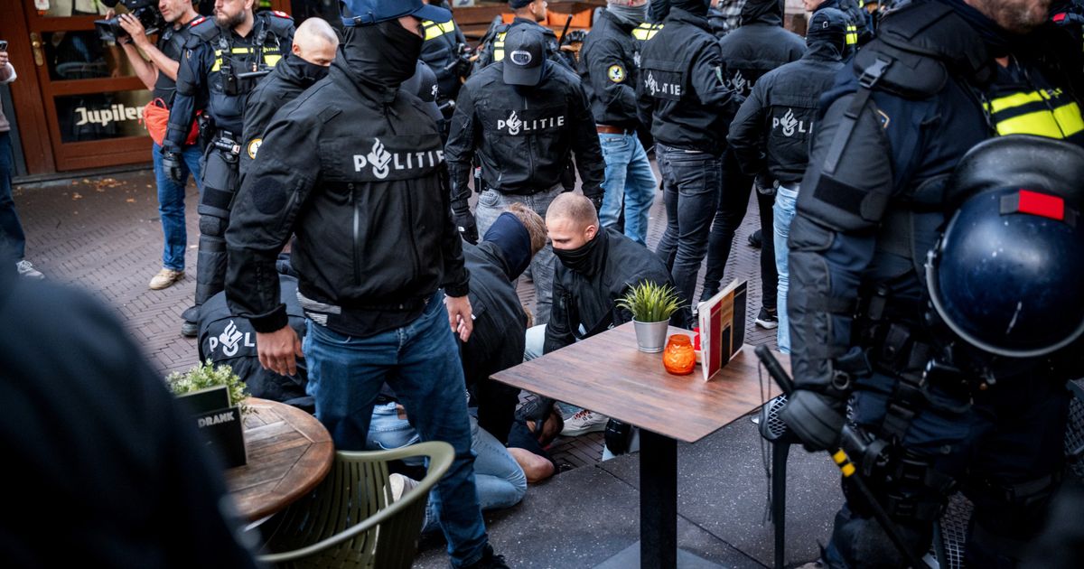 Zes minderjarigen aangehouden voor rellen Malieveld, in totaal 37 mensen opgepakt