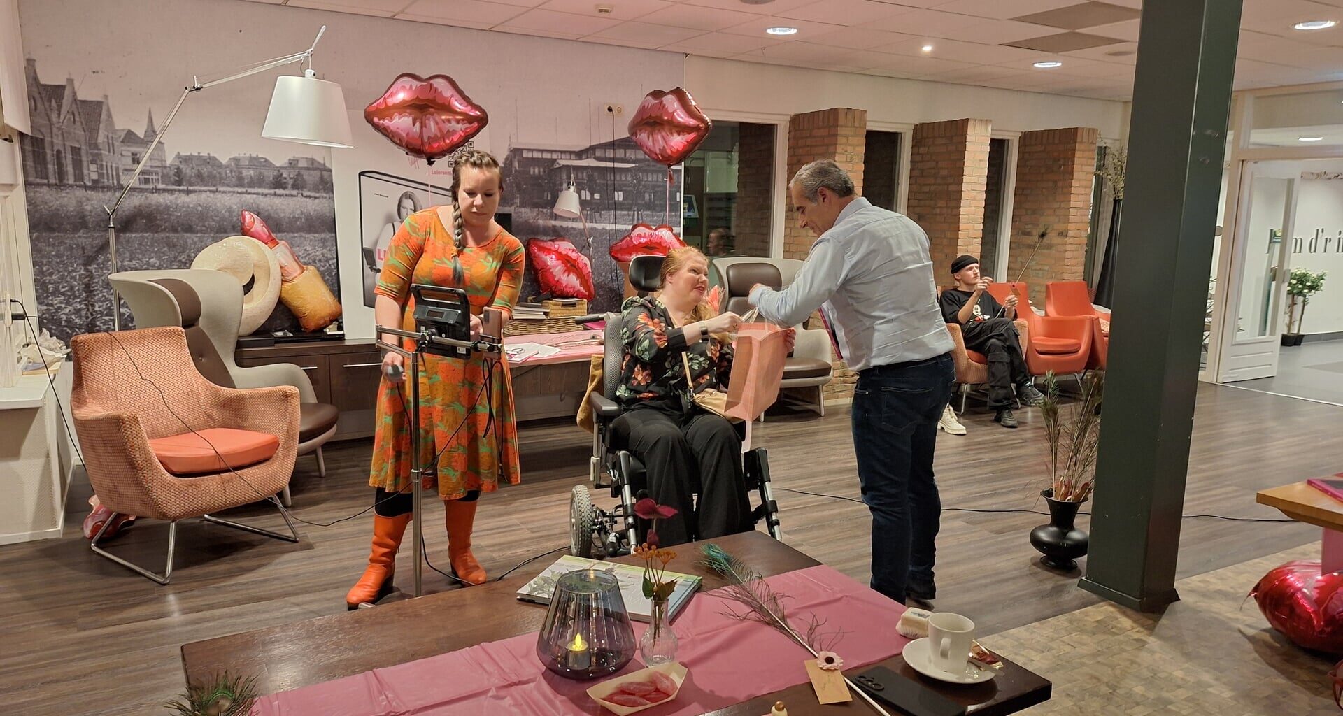 Jeany Hengevelds grootste wens komt uit: ‘Lippenstift en luiers’ gepresenteerd | Maatschappij