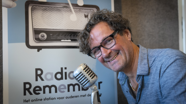 Alkmaarse ondernemer blaast voor dementerenden Radio Remember nieuw leven in