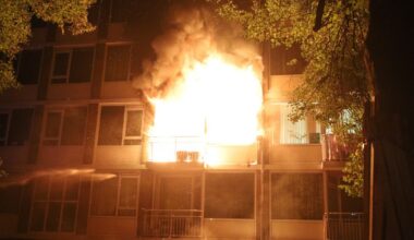 Opladen fatbike veroorzaakt brand in woning, mensen van balkon gered