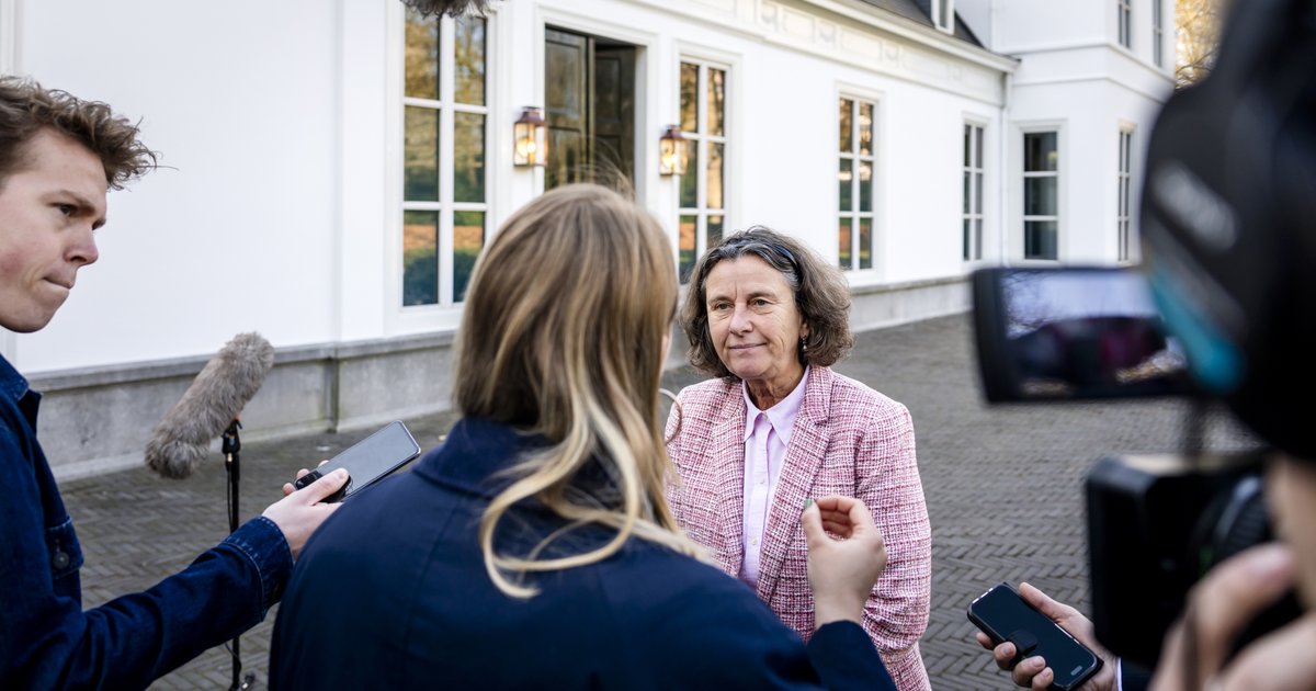Marjolein Faber, oud-minister van Asiel en Migratie, staat de pers te woord